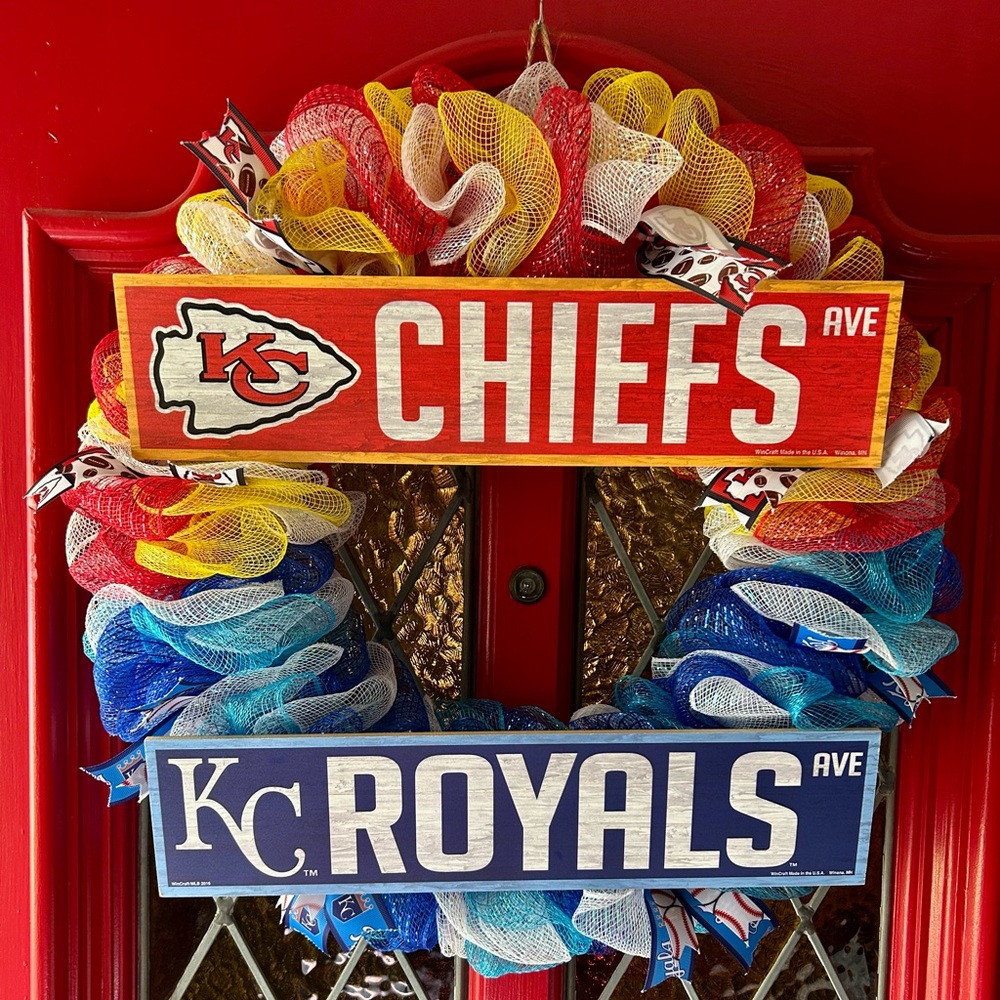 Dual Décor Wreath. Gorgeous 
NFL Kansas City Chiefs / MLB Kansas City Royals